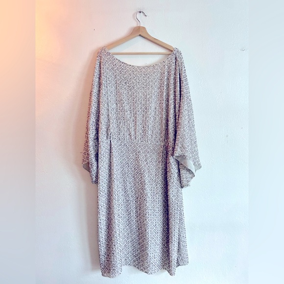 ☀️50% Off! Summer Sale☀️ ASOS PETITE RED CARPET Sequin Grid
Kimono Midi Dress - Picture 5 of 13